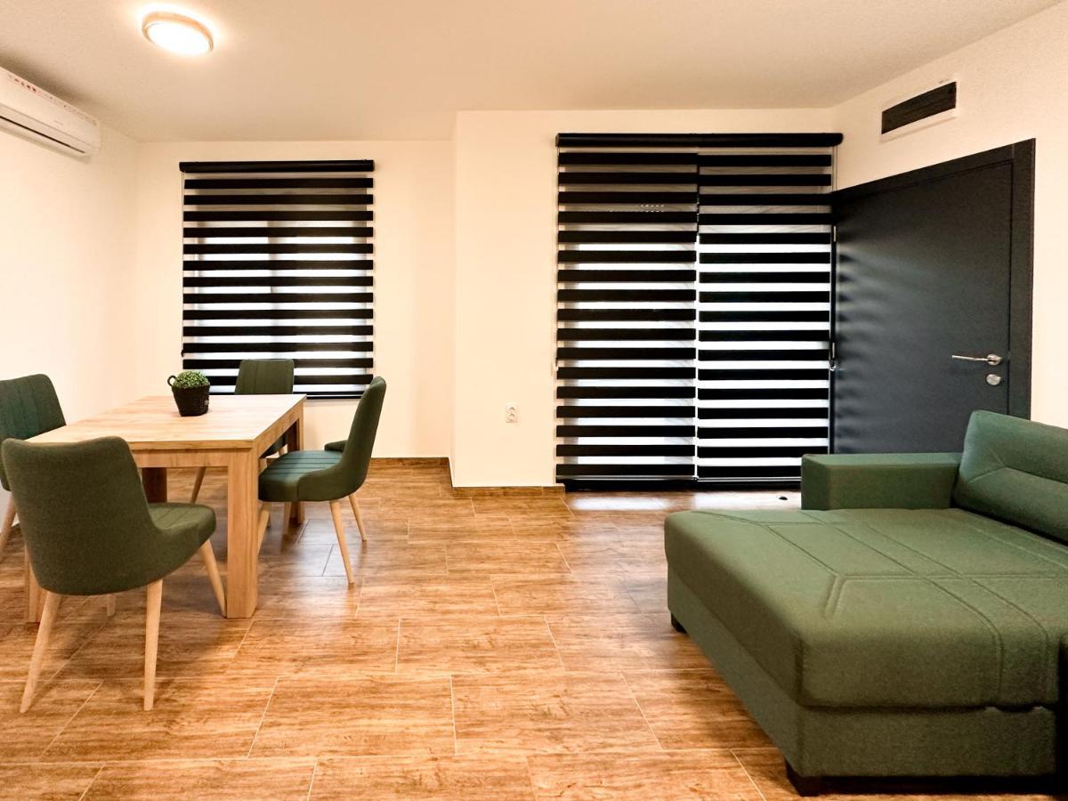 Kiko Apartmani Lux Zrenjanin Esterno foto