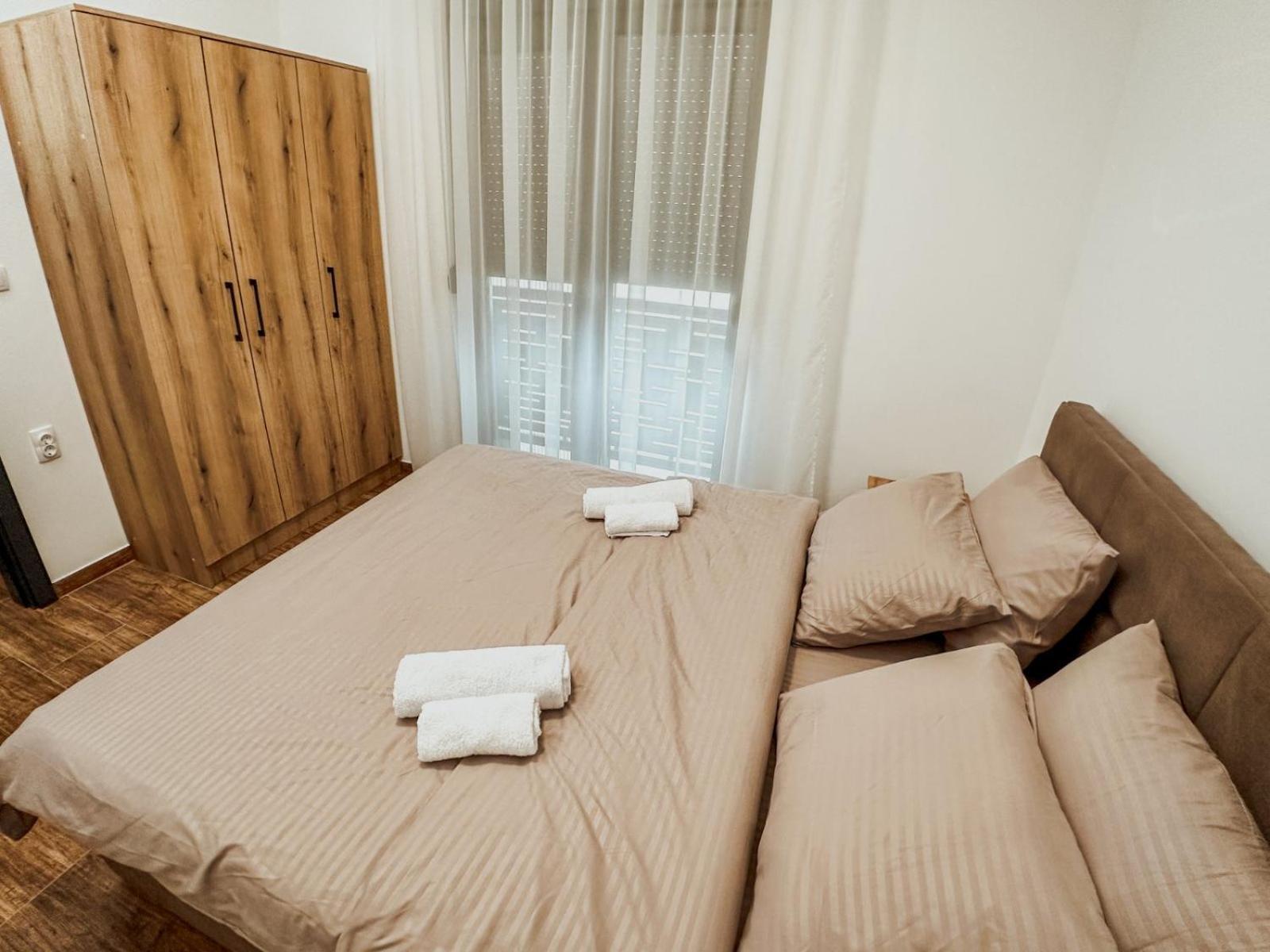 Kiko Apartmani Lux Zrenjanin Esterno foto