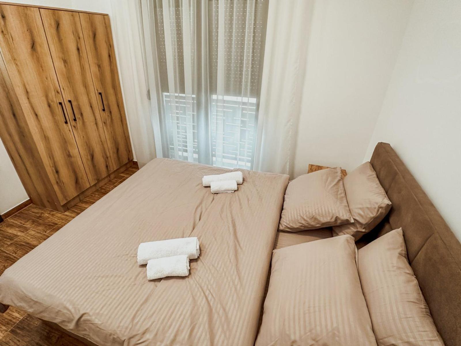 Kiko Apartmani Lux Zrenjanin Esterno foto