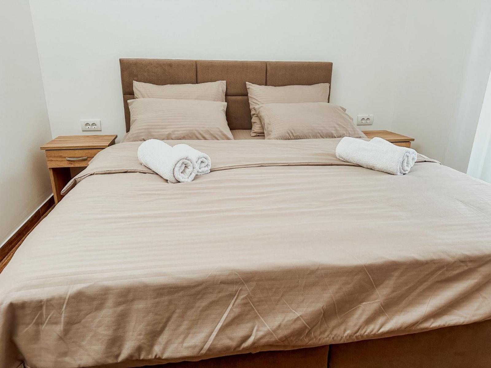 Kiko Apartmani Lux Zrenjanin Esterno foto