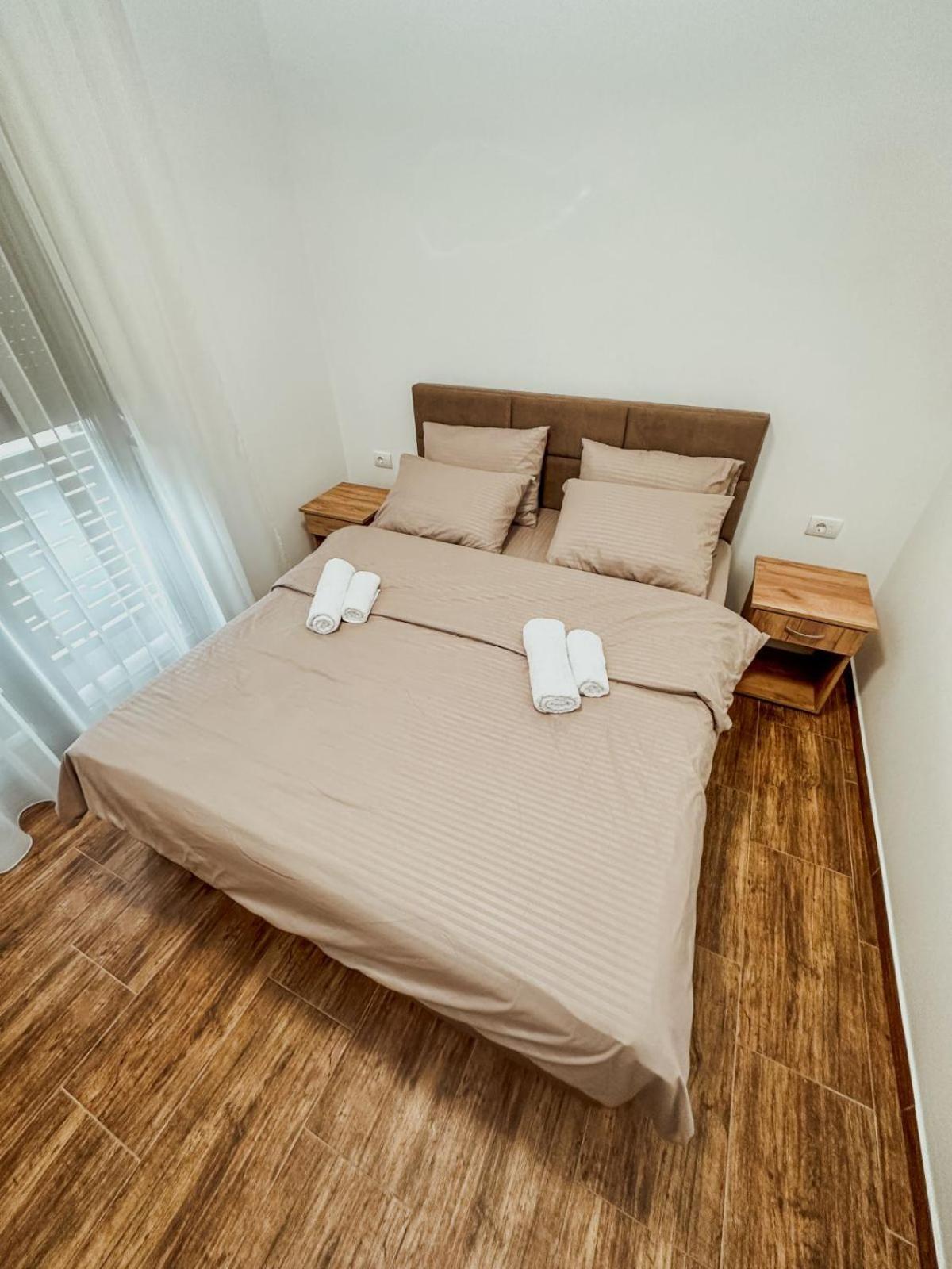 Kiko Apartmani Lux Zrenjanin Esterno foto