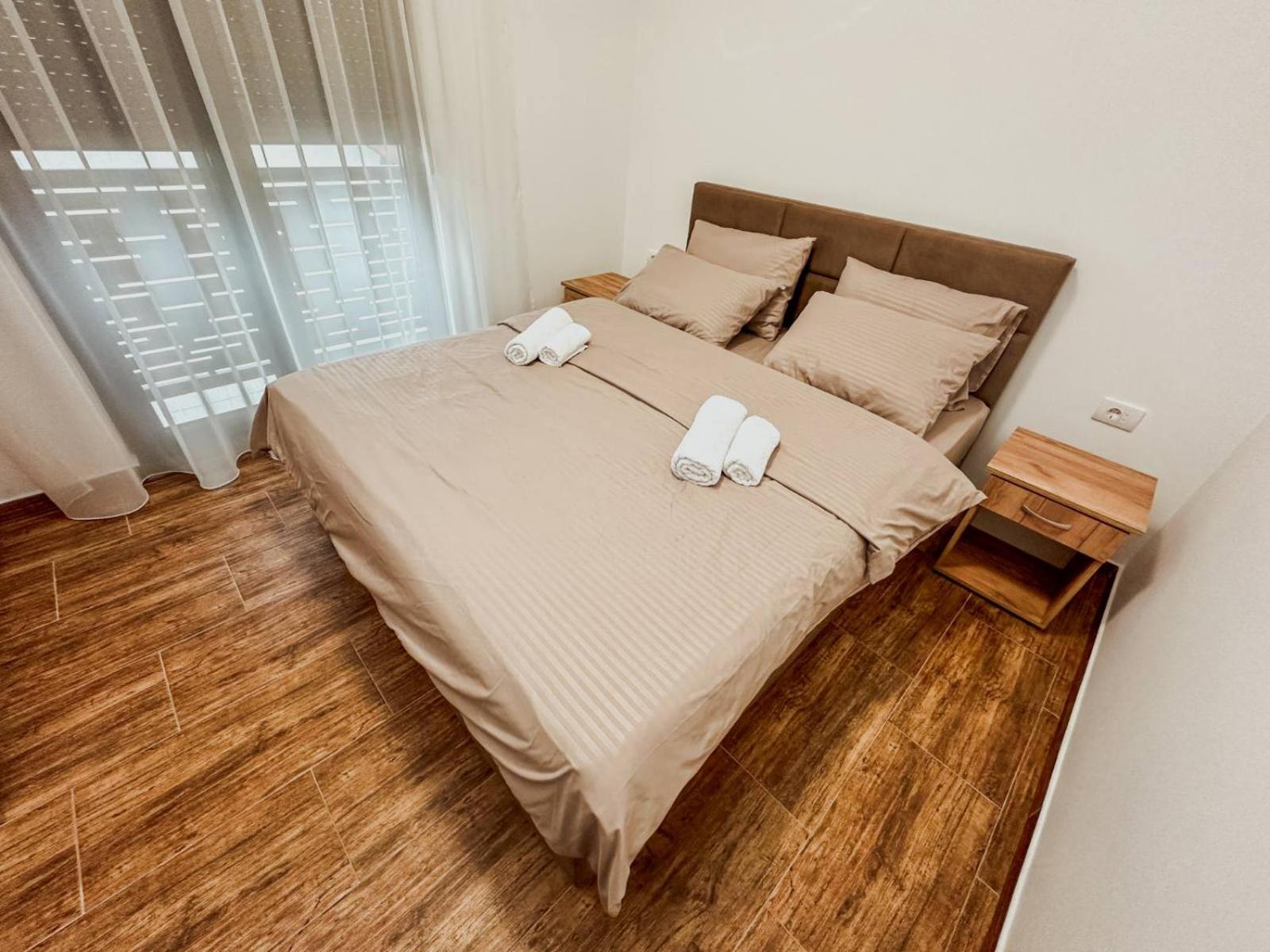 Kiko Apartmani Lux Zrenjanin Esterno foto
