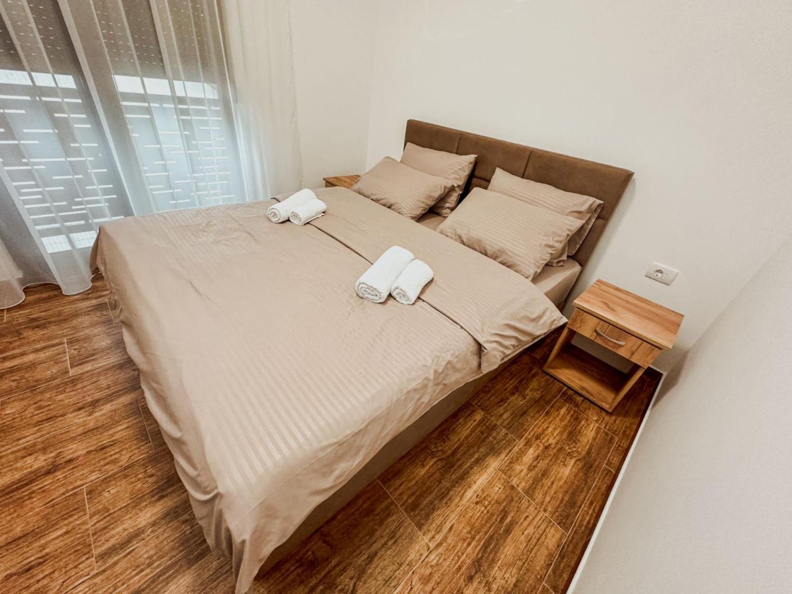 Kiko Apartmani Lux Zrenjanin Esterno foto