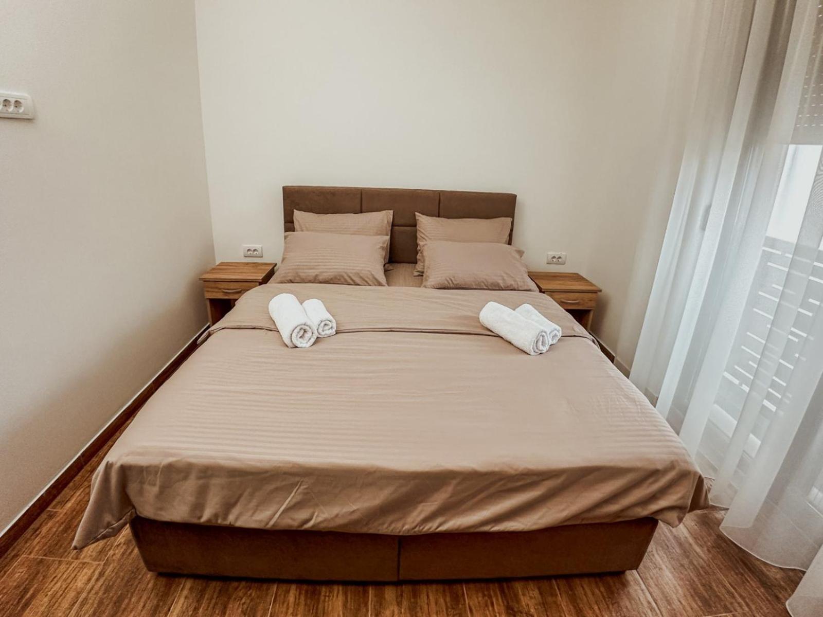 Kiko Apartmani Lux Zrenjanin Esterno foto
