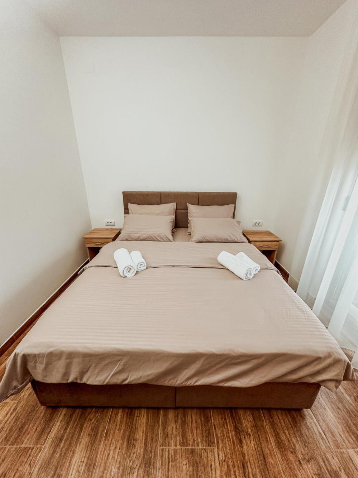 Kiko Apartmani Lux Zrenjanin Esterno foto