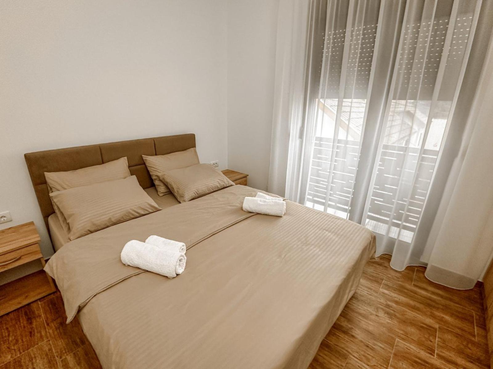 Kiko Apartmani Lux Zrenjanin Esterno foto