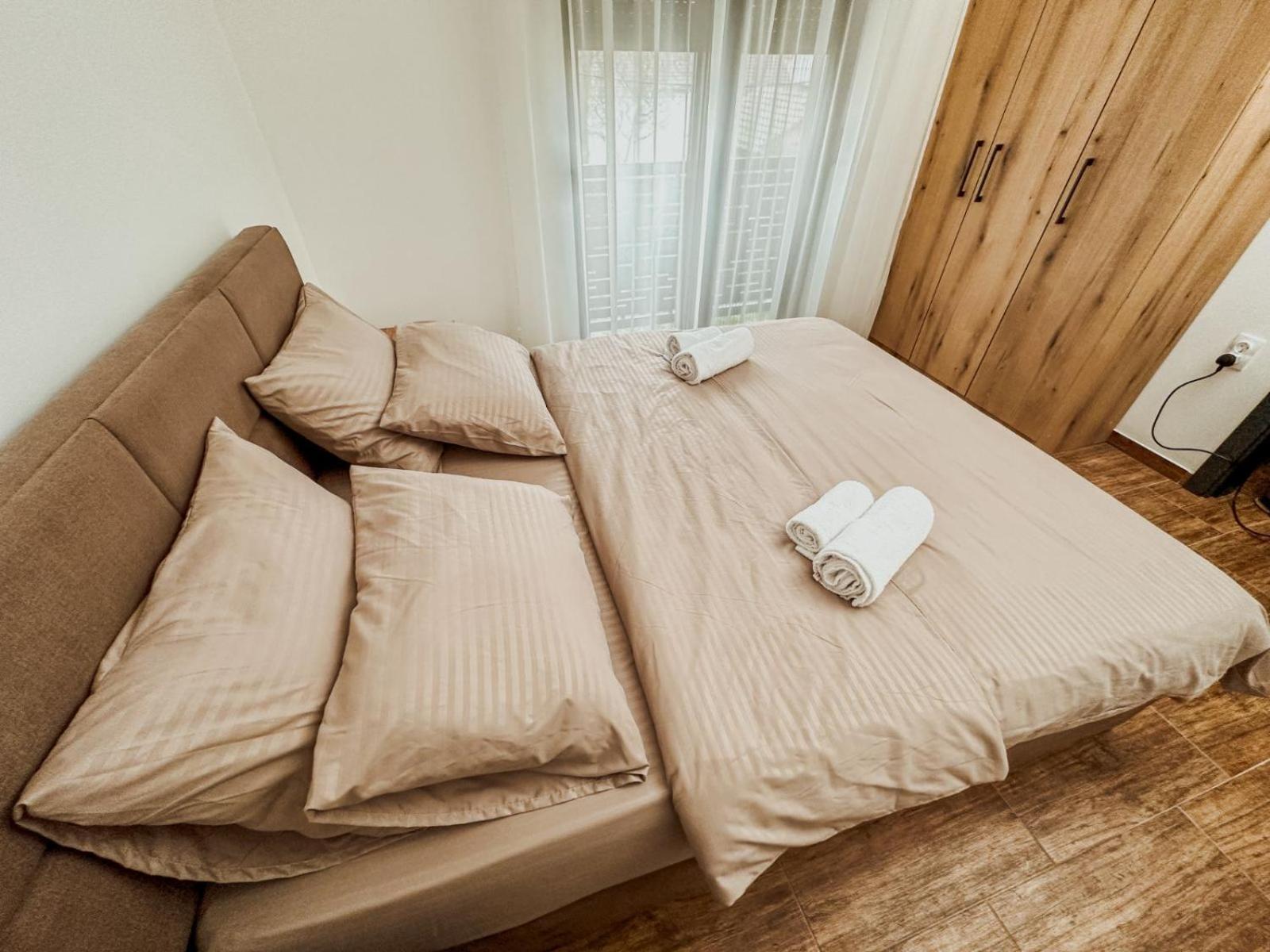 Kiko Apartmani Lux Zrenjanin Esterno foto